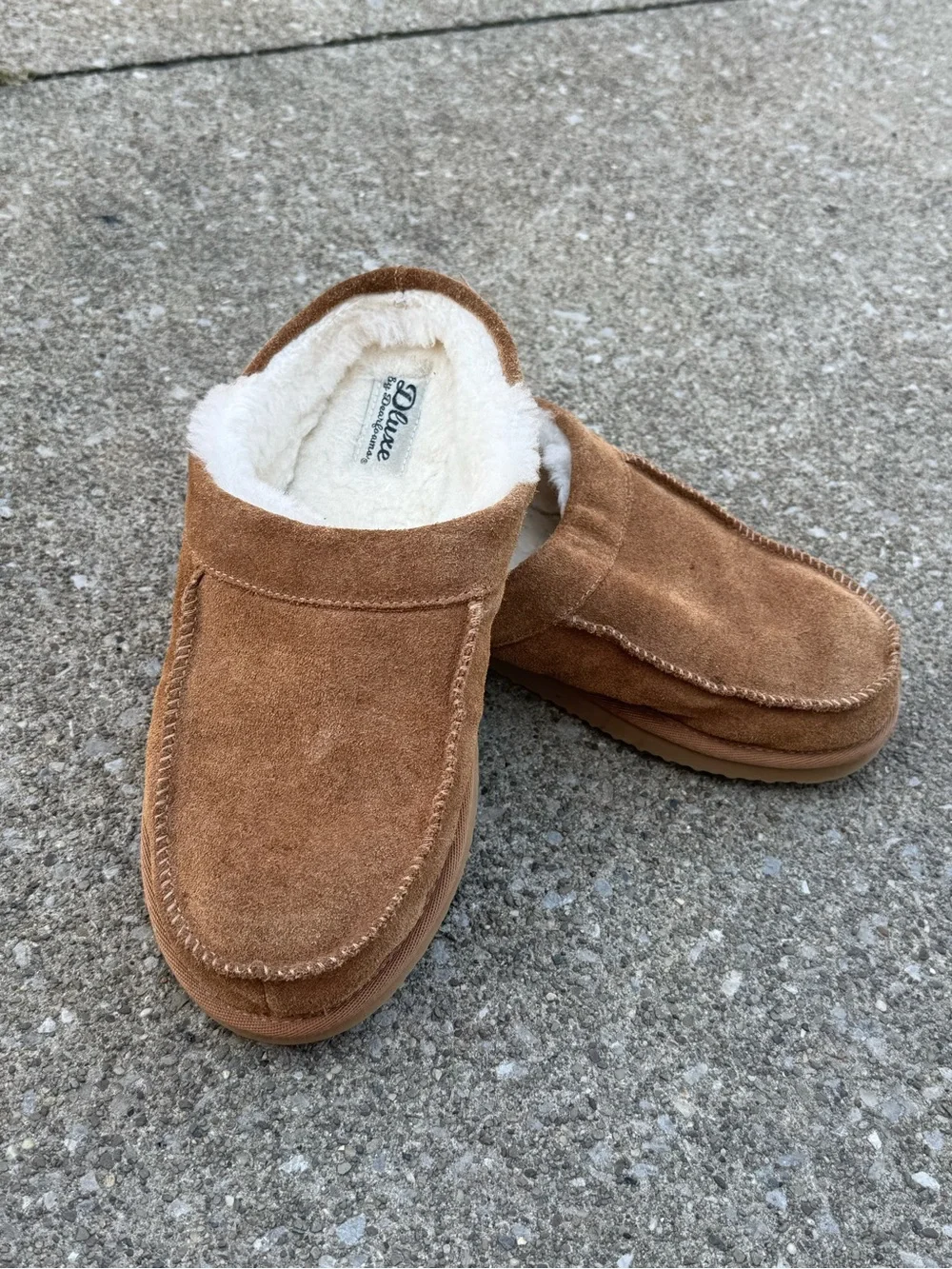Dluxe by Dearfoams Men’s Lith Suede Shearling Slippers Size 10 Brown
